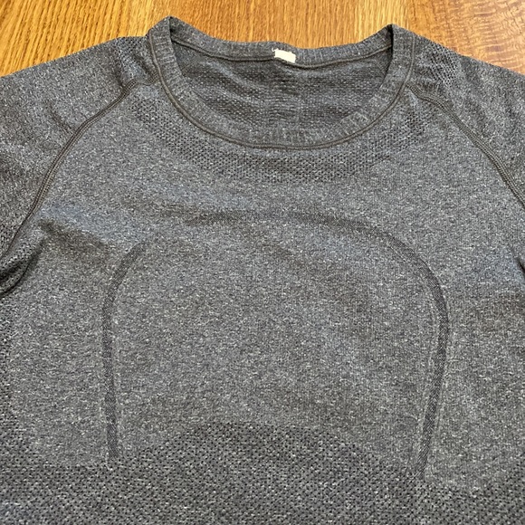 EUC Lululemon Gray SS swiftly shirt 6 - Picture 2 of 7